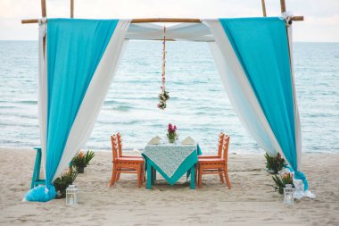 Sahilde romantik düğün tablo