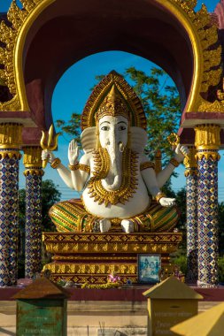 Ganesha fil yüz heykel bir Budist tapınağında