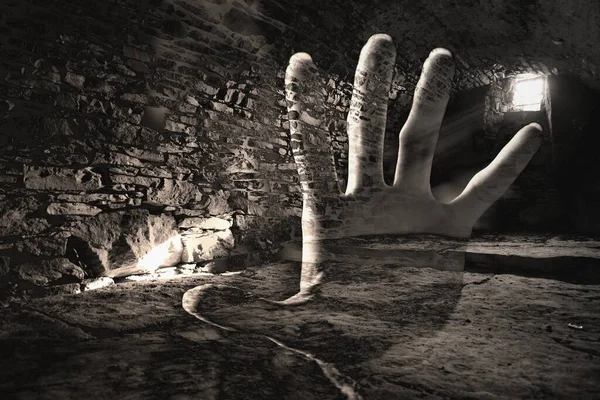 Przerażająca Ręka Ciemnej Celi Podwójna Niedysponowana — Zdjęcie stockowe