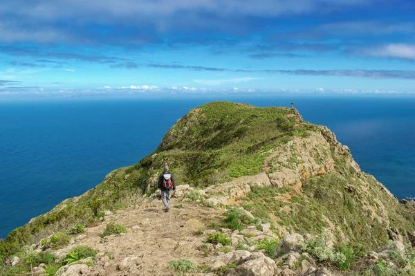 Man Vandrare Promenader Vackra Kustlandskap Teneriffa Kanarieöarna Spanien Västra Kusten — Stockfoto