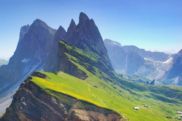 Majestuoso Paisaje Montaña Primavera Florecientes Laderas Montaña Seceda Dolomitas Italia — Foto de Stock