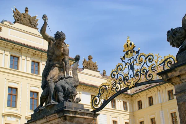 Castillo Praga Fragmento Puerta Estatua República Checa — Foto de Stock