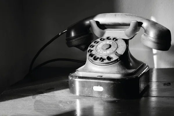 Abandonado Telefone Discagem Estilo Antigo Nostálgico Preto Branco — Fotografia de Stock