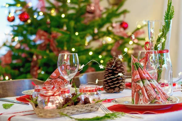 Gezellig Huis Kerst Interieur Feestelijke Tafelschikking Kerstboom Achtergrond — Stockfoto