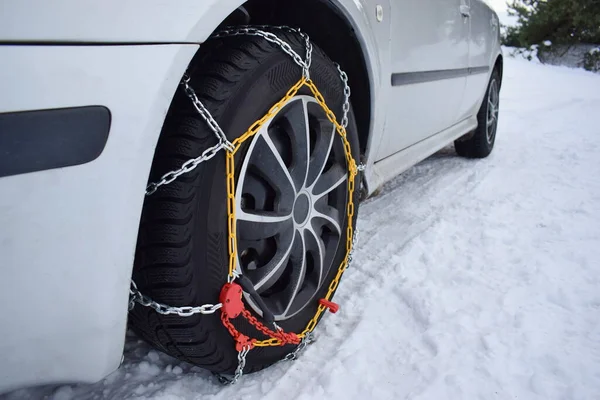 Auto Mit Reifenketten Winter — Stockfoto