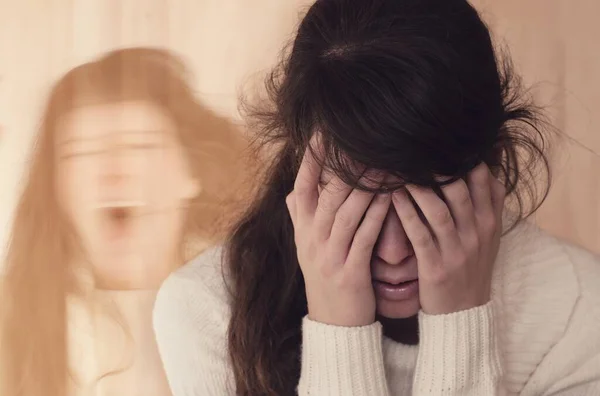 Retrato Emocional Mujer Que Sufre Trastorno Mental Colegiofrenia Trastorno Identidad —  Fotos de Stock