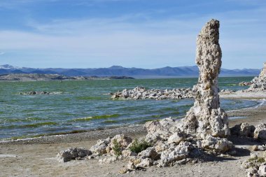 Kaliforniya, Mono Gölü 'nde Rocky tufa oluşumları