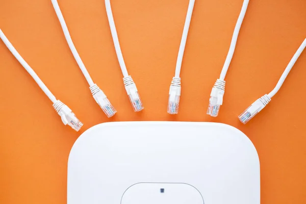 Företagsnätverkskoncept Uppsättning Ethernet Switchar Åtkomstpunkter Kablar Kontakter Bärbara Datorer Orange — Stockfoto