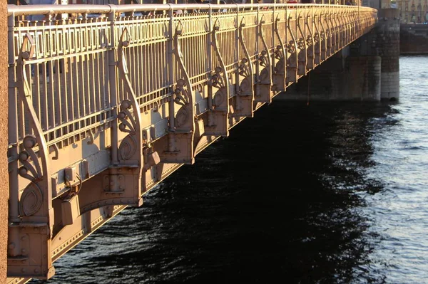 Nahaufnahme Der Außengestaltung Der Brücke Auf Dem Sockelniveau Sonnenuntergang Peter — Stockfoto