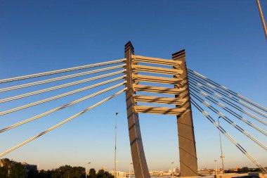 Endüstriyel Köprünün kemerli sütununa yakın çekim. Isometry (Betancourt köprüsü) 