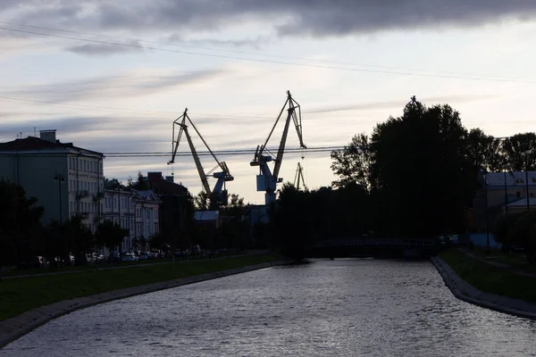 View River Embankment September Evening Crane Silhouettes Background — Stock Photo, Image