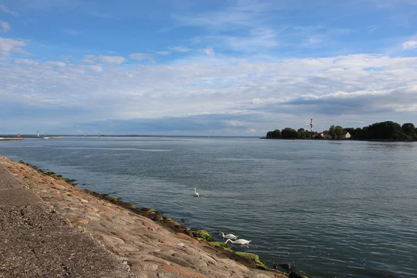 Uma Vista Cais Sobre Passagem Entre Cais Oblíquo Mar Báltico — Fotografia de Stock