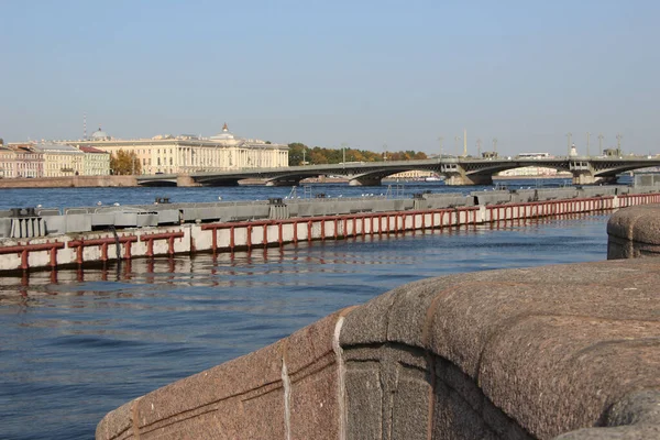 Vue Quai Couchette Sur Rivière Dans Ville — Photo