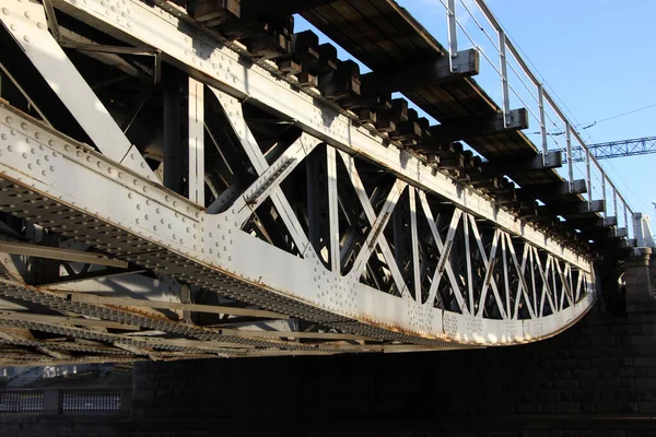 Vão Central Ponte Ferroviária Com Fazendas Voltadas Para Baixo Com — Fotografia de Stock