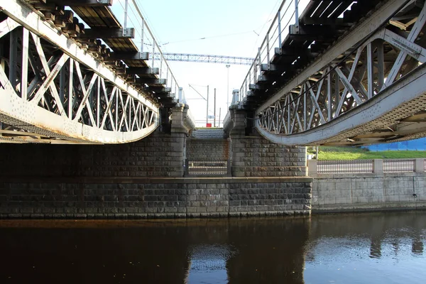 View of two railway bridge crossings: southwest - one track and north-east - three tracks. The central span of the railway bridge with the farms facing downwards with the curved side