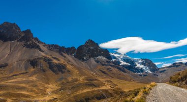Ancash Peru bölgesindeki And Dağları manzarası.