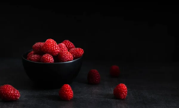 Fruit Red Raspberry Black Bowl Dark Background Bottle Juice Side — Stock Photo, Image