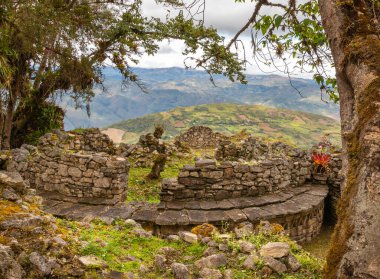 Chachapoyas şehri yakınlarındaki Amazon bölgesindeki Kuelap kalesi..