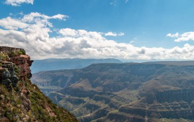 Peru 'nun kuzeyindeki Chachapoyas şehrinin yakınındaki Sonche Kanyonu manzarası
