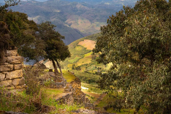페루의 아마존강 유역에 안데스산맥의 폐허인 — 스톡 사진