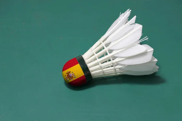 Shuttlecock Usado Cabeça Pintada Com Bandeira Espanha Colocar Horizontal Piso — Fotografia de Stock