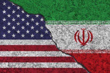 Amerikan bayrağı ile İran arasındaki beton duvarlar çatlamış. Çatışma ya da kötü ilişki kavramı.