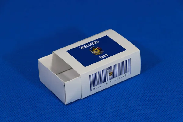 威斯康星州白盒上的国旗 带有条形码和蓝色底色的州旗 纸包装用于搭配或产品 威斯康星州出口贸易的概念 — 图库照片