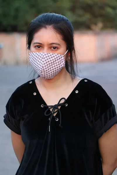 Femme Asiatique Masquée Prévenir Les Germes Porter Des Vêtements Noirs — Photo