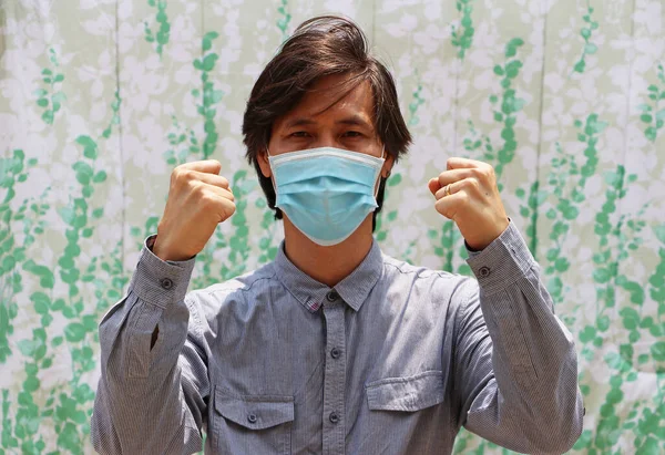Gemaskerde Aziatische Man Voorkomen Ziektekiemen Dragen Blauwe Shirt Met Lange — Stockfoto