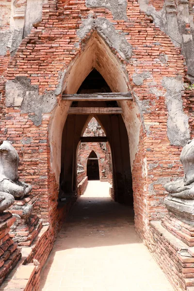 Fachada Porta Área Cloisterse Templo Chaiwatthanaram Ayutthaya Tailândia — Fotografia de Stock