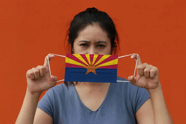 Woman Hygienic Mask Arizona Flag Pattern Her Hand Raises Cover — Stock Photo, Image