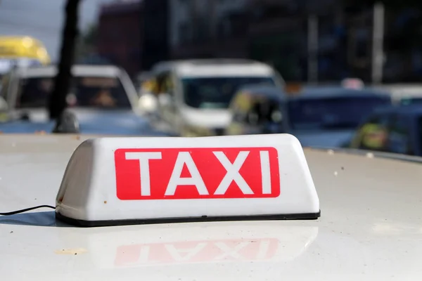 Taxi Luce Segno Taxi Segno Colore Bianco Rosso Con Testo — Foto Stock
