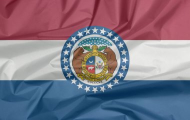 Missouri 'nin kumaş bayrağı. Missouri bayrağı geçmişi, Amerika eyaletleri, kırmızı beyaz ve mavi renk. Missouri Seal, etrafı mavi bantlarla ve yıldızlarla çevrili..