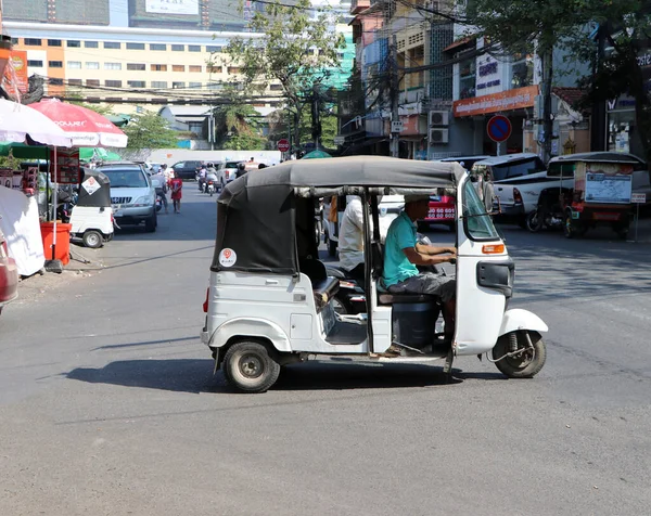 Phnom Penh Cambodja Jan 2019 Tuk Tuk Taxi Driewieler Weg — Stockfoto
