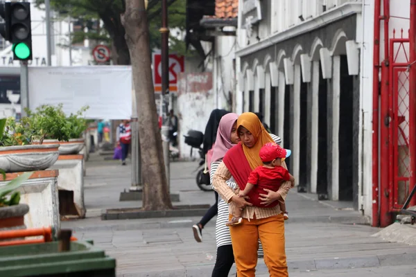 Jakarta Indonesia Mei 2019 Perempuan Muslim Indonesia Membawa Anak Anak — Stok Foto