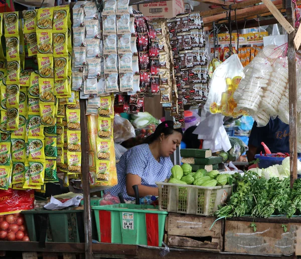 Jakarta Indonésie Května 2019 Indonéská Pouliční Prodavačka Sedící Svém Obchodě — Stock fotografie