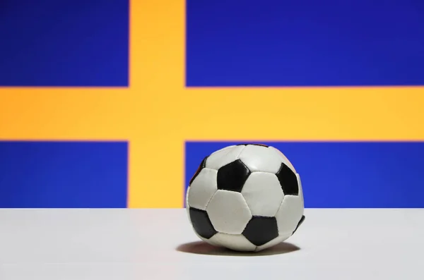Малий Футбол Білому Поверсі Фокусом Синього Жовтого Кольору Шведського Національного — стокове фото
