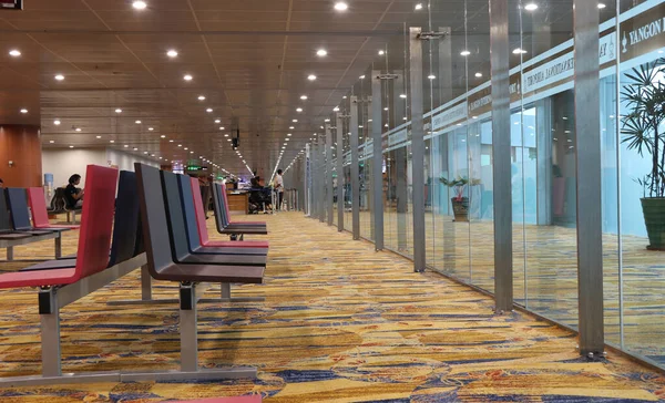 Yangon, Myanmar 11 Haziran 2018 Yangon Uluslararası Havalimanı 'nda yolcu koltuğu..