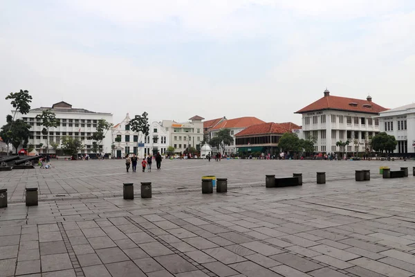 Τζακάρτα Ινδονησία Μαΐου 2019 Ολλανδικό Αποικιακό Κτίριο Και Ντόπιοι Περπατούν — Φωτογραφία Αρχείου