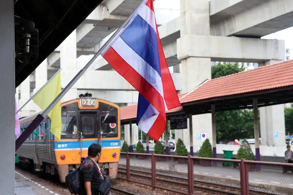 Don Muang Bangkok Tailandia Julio 2019 Bandera Tailandesa Estación Tren — Foto de Stock