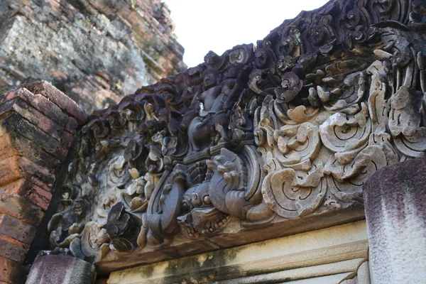 Lintel Pedra Esculpido Sobre Porta Ruína Prang Song Phi Nong — Fotografia de Stock