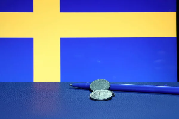 Heap Sweden Coins Blue Pen Black Floor Swedish Nation Flag — Fotografia de Stock