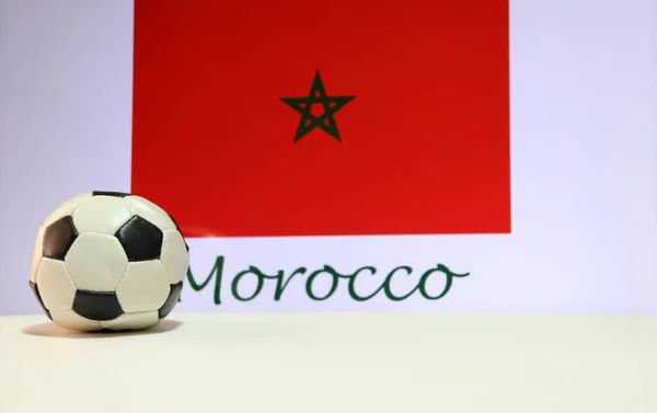 Piccolo Calcio Sul Pavimento Bianco Bandiera Nazionale Marocchina Con Testo — Foto Stock