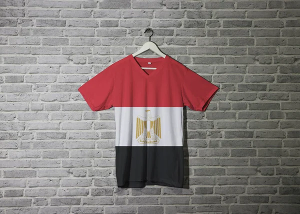 Egypt Flag Shirt Hanging Wall Brick Pattern Wallpaper Red White — Stock Photo, Image