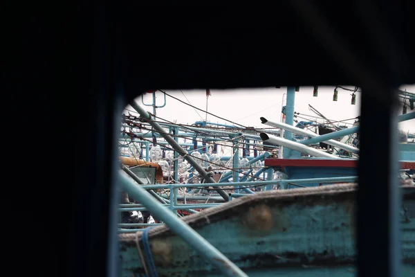 Фотографії Через Вікно Рибальського Човна Побачили Багато Рибальських Човнів Посадки — стокове фото