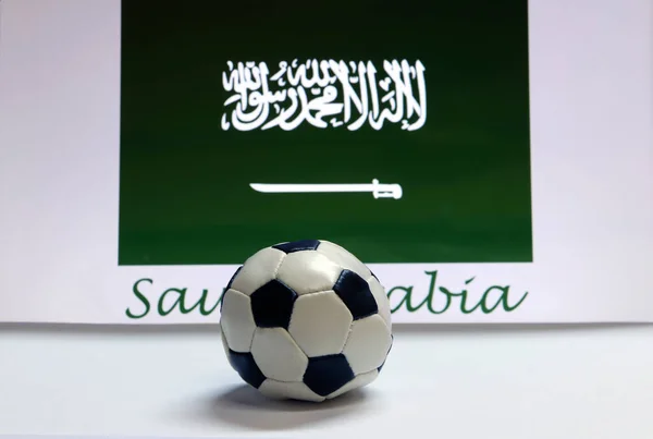 Piccolo Calcio Sul Pavimento Bianco Bandiera Della Nazione Saudita Con — Foto Stock