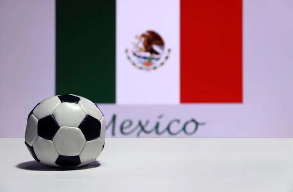 Pequeno Futebol Piso Branco Bandeira Nação Mexicana Com Texto Fundo — Fotografia de Stock