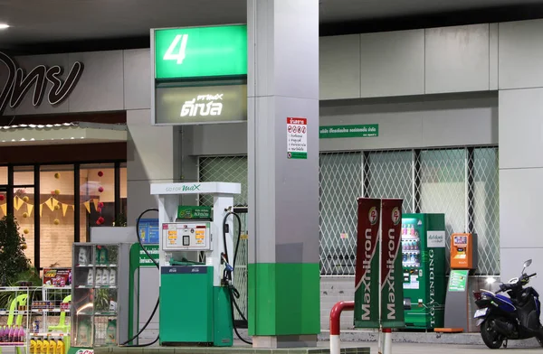 Muang Pathumthani Tailândia Apr 2018 Distribuidor Gás Posto Gasolina Noite — Fotografia de Stock