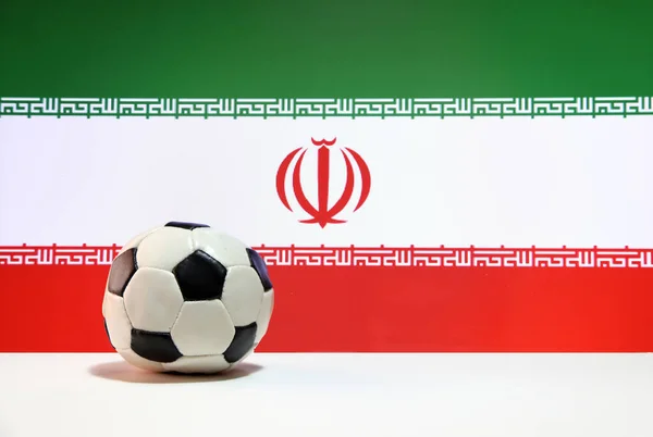 Piccolo Calcio Sul Pavimento Bianco Sfondo Bandiera Nazionale Iraniana Concetto — Foto Stock