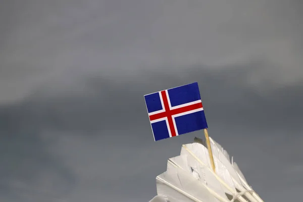 Mini Bandeira Islândia Vara Vaivém Branco Com Fundo Cinza Conceito — Fotografia de Stock